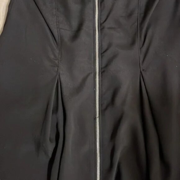 ✨ 5/$25 ✨ H&M ♡ Black Peplum High Low Tank Top w Zipper Back - Picture 6 of 8